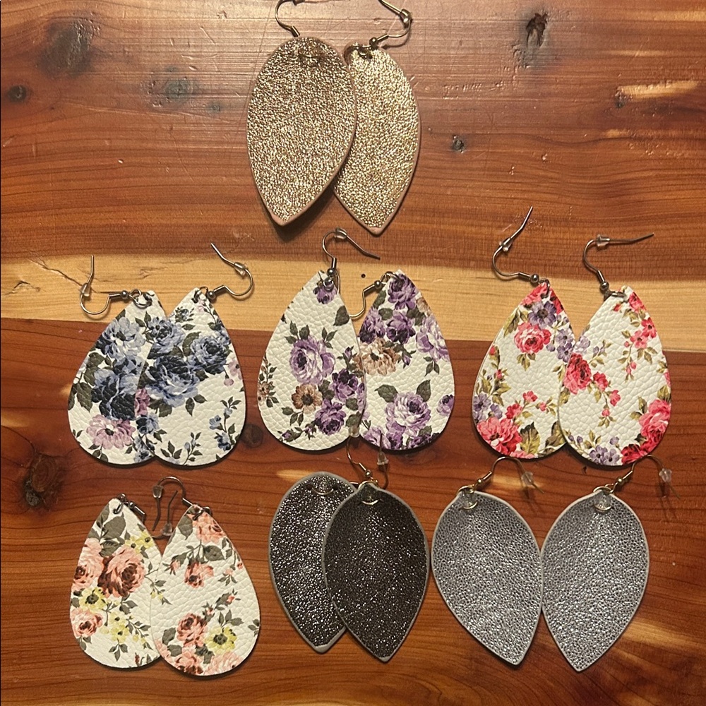 7 Pairs of Leather Teardrop Floral & Metallic Earrings